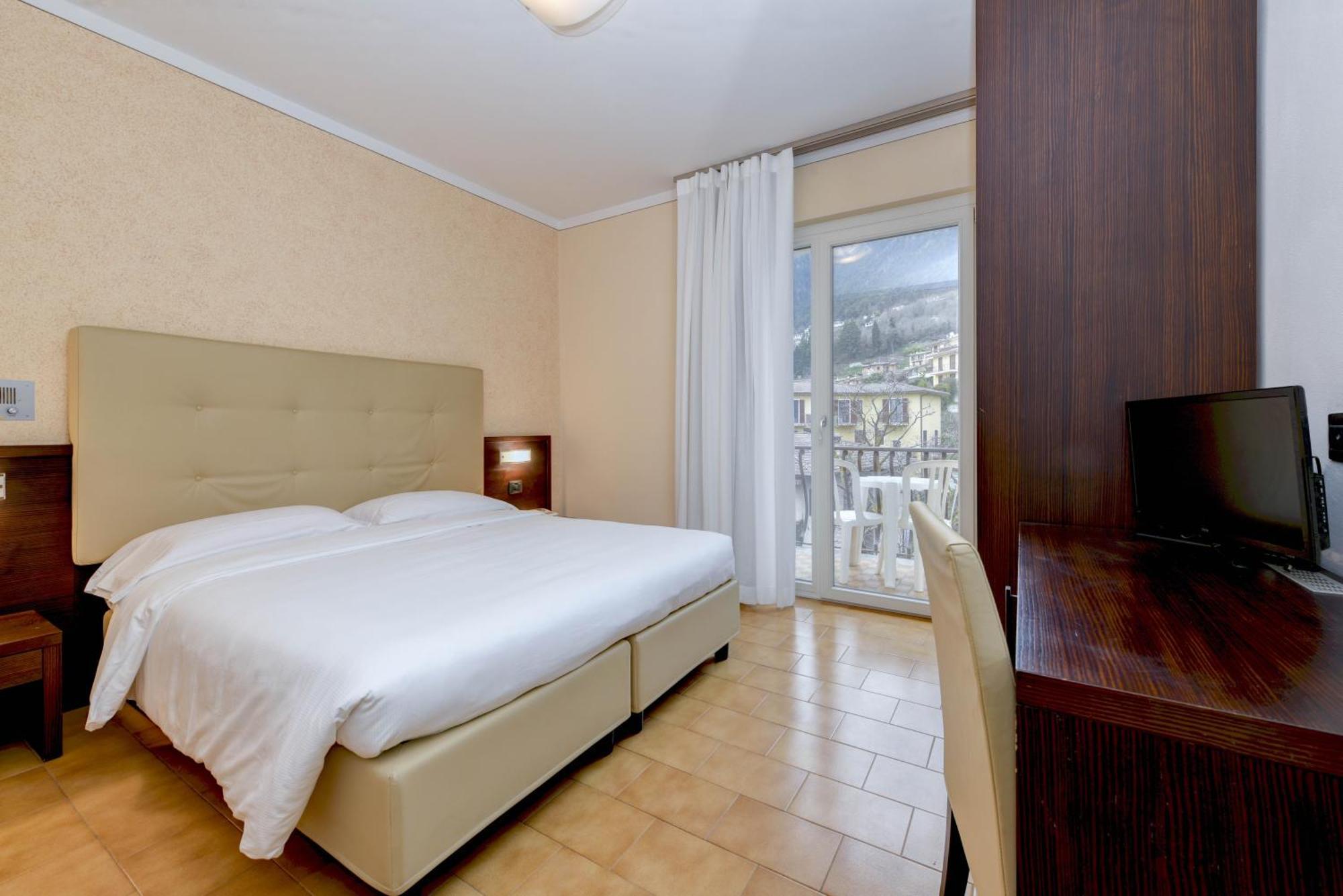 Hotel Bellavista Тіньяле Екстер'єр фото