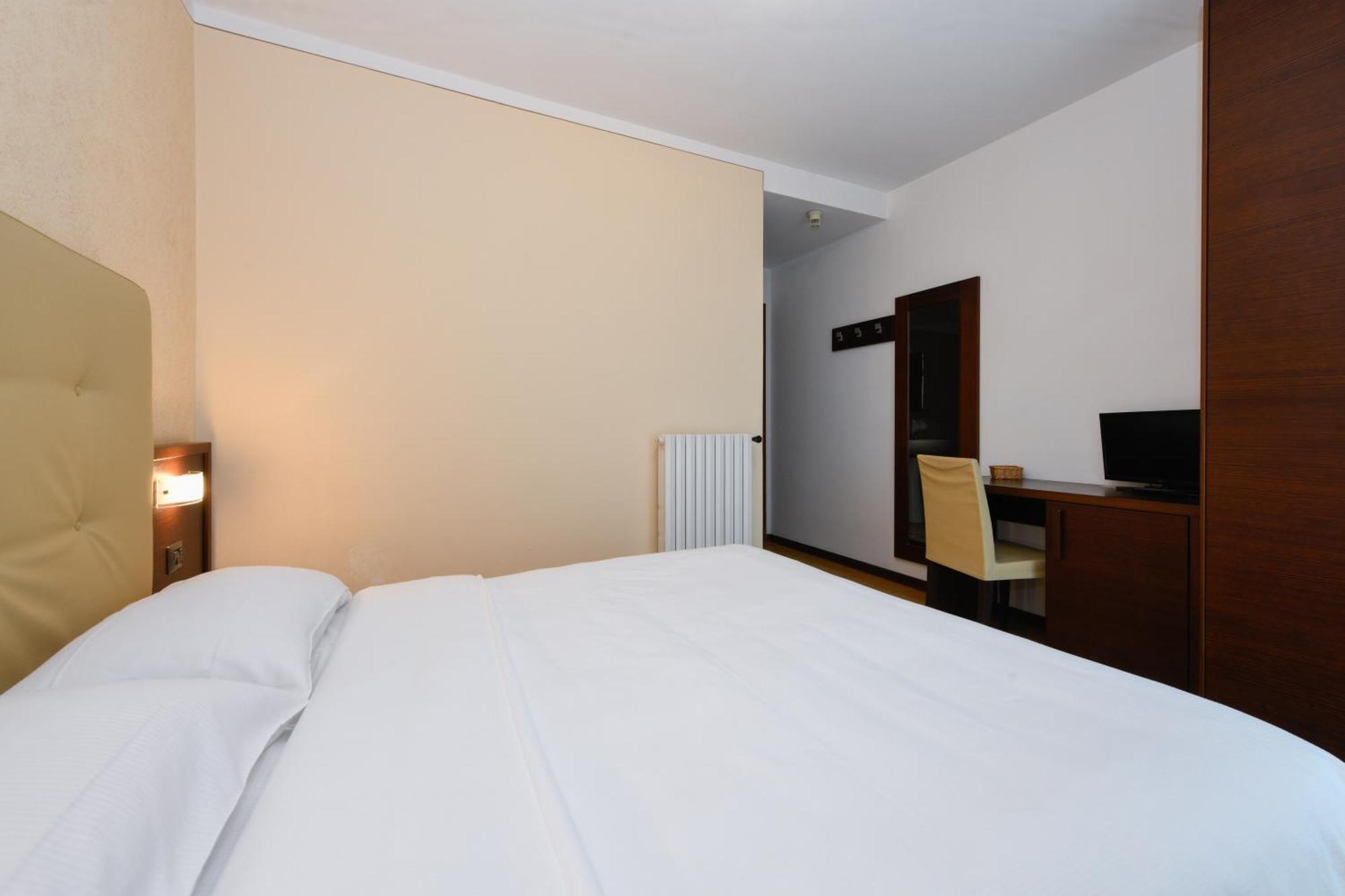 Hotel Bellavista Тіньяле Екстер'єр фото