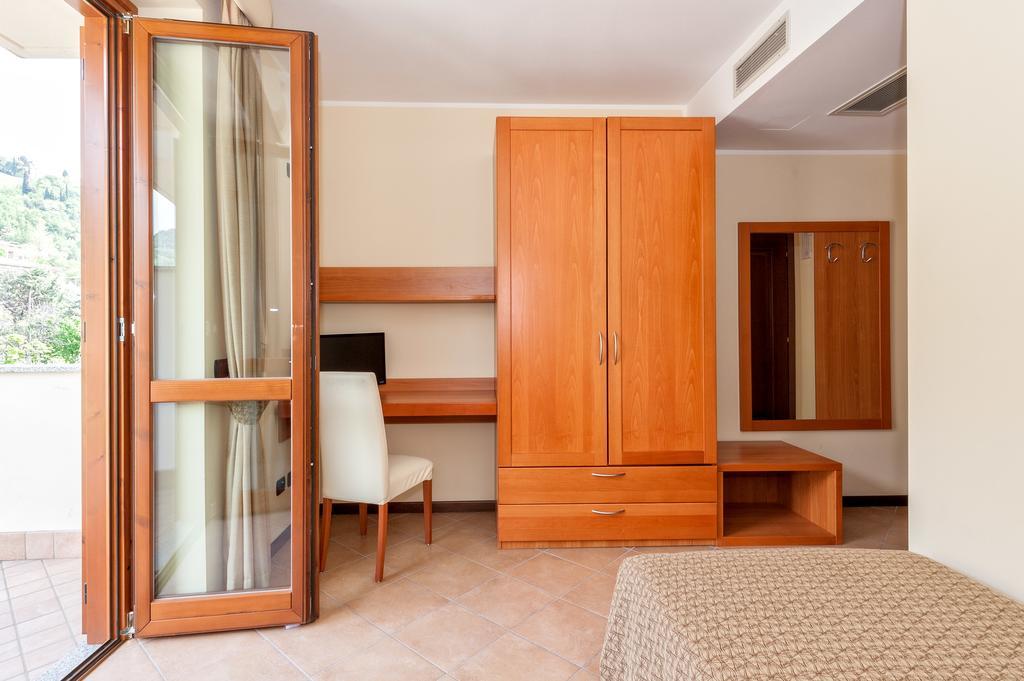 Hotel Bellavista Тіньяле Екстер'єр фото